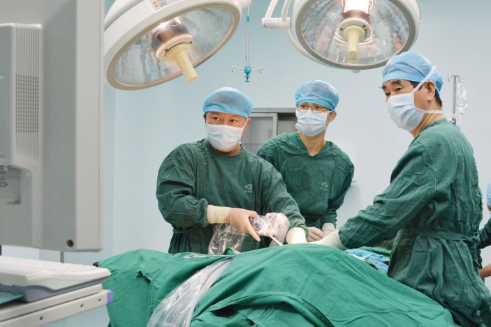 外三團隊精心施術，牙醫小陳與“水手”說拜拜